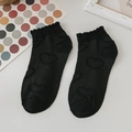 Chaussettes noires mignonnes avec motifs de cœurs et bords à volants pour femmes - Chaussettes Courtes à Cœur Noires