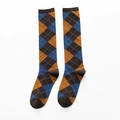 Chaussettes montantes à motif losanges classiques en marron, marine et jaune - Taille unique / Café Orange