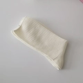 Weiße Baumwollsocken mit vertikalem Rippstrickmuster im minimalistischen Preppy-Stil - Grob Gestreift Naturweiß