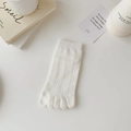 Chaussettes à cinq orteils blanches avec maille losange et bords ondulés pour femme - Blanc