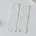 White cotton Tabi socks with vertical knit and elegant ruffled edges for split-toe shoes - One Size / Pure White