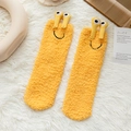 Simpatiche calze in pile corallo gialle con occhi 3D e design a sorriso felice - Taglia unica / Giallo