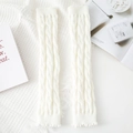 Witte gebreide beenwarmers met kabelpatroon, geribbelde textuur en geschulpte randen - Wit Kabelgebreid