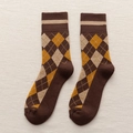 Motivi classici argyle britannici su calze invernali spesse marrone scuro da uomo - caffè