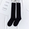 Calcetines negros minimalistas de algodón hasta la rodilla para un look moderno y sencillo - Talla única / Negro