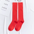 Calcetines altos de algodón color caramelo rojo vibrante para mujer estilo simple - Talla única / Rojo