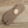 Brown low-cut Tabi socks with non-slip silicone and two-toe design for men and women - One Size / Coffee