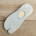 Light gray low-cut tabi socks with non-slip silicone and two-toe split design - One Size / Light Gray