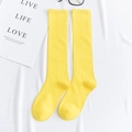 Calcetines de algodón amarillo brillante a media pierna con diseño liso minimalista - Talla única / Amarillo Brillante