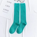Calcetines altos turquesa simples en un diseño de punto minimalista de color liso - Talla única / Verde