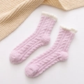 Calze in pile corallo viola con bordi a balze bianche e trama a maglia a treccia dolce - Taglia unica / Viola
