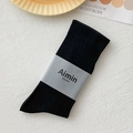 Klassische schwarze halbhohe Baumwollsocken in Premium-Einzelverpackung mit Markenlogo - Einheitsgröße / Schwarz
