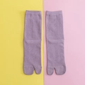 Lila Tabi-Socken mit geteiltem Zehenbereich und weicher Strickstruktur - Einheitsgröße / Lila