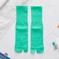 Calze tabi verde neon a due dita con maglia a costine sottili e stile casual alla moda - Taglia unica / Verde