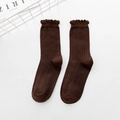 Calcetines marrón oscuro con volantes vintage y textura clásica de trenzas - Talla única / café