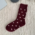 Calze di lana spessa rosso vino con cuori bianchi e una calda texture a maglia - Cuore