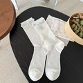 Chaussettes blanches Lolita avec bordure en dentelle bleu clair et petit nœud brodé - Taille unique / Fond Blanc Bleu