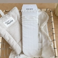 Calze bianche a coste per donna con eleganti bordi a volant e trama in maglia - Righe Verticali