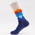 Bunte Herren-Wadenstrümpfe mit geometrischem Rautenmuster und weißem Rippbündchen - Weißer Rand Blau Gelb Rot Argyle (Navy Basis)
