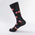 Calze nere a metà polpaccio con motivi a ciliegia rosa e polsini a coste per uomo e donna - UE 41-46 / Sfondo Nero con Ciliegie