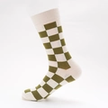 Calze da uomo in cotone con classico motivo a scacchi verde e beige lavorato a maglia - UE 41-46 / Scacchiera Bianco & Verde (MMH1718)