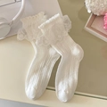 Chaussettes blanches Lolita avec bordures en dentelle et texture à côtes verticales - Style Grande Dentelle / Blanc