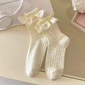 Lolita-Spitzensocken in Cremeweiß mit Satinschleifen und hohlen Wellenstrickmustern - Kleiner Rüschenstil / Beige