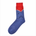 Calze a metà polpaccio a contrasto rosso e blu con motivo a squalo in maglia - EU 41-46 / Squalo Rosso e Blu (MM1816 Serie Animale)