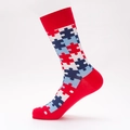 Bunte mittellange Baumwollsocken mit lebhaftem rotem Puzzle-Geometriemuster - Größe 41-46 / Rotes Puzzle