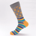 Mittelhohe Baumwollsocken mit orangefarbenen Punkten und bunten Streifen auf grauem Grund - EU 41-46 / Grau mit gelben Punkten
