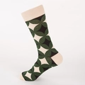 Calzini da uomo beige con motivi floreali verde scuro e punta e tallone rinforzati - Base Beige Floreale Geometrico Verde Scuro (MM18007七巧板)