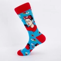 Calze azzurre artistiche con ritratto di Frida Kahlo e dettagli floreali rossi - Blu Chiaro/Rosso Ritratto