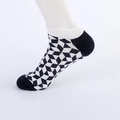Calzini uomo a taglio basso con motivo geometrico 3D in nero, bianco e grigio stile casual - EU 39-46 / Nero Bianco Motivo a Rombi (04)