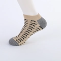 Calze corte beige da uomo con tallone grigio e motivo a baffi per stile casuale - EU 39-46 / Base Cachi Motivo a Baffi (05)
