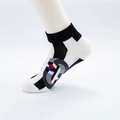 Socquettes à motif géométrique coloré en blanc, noir et gris portées sur pied - Taille Unique (36-43) / 05 Aimant