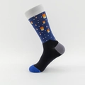 Blaue und schwarze Baumwollsocken mit Bierkrug-Muster und kontrastierendem grauen Fersenteil - Sternennacht Himmelslaterne (01 Himmelslaterne)
