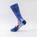 Calze medie stile etnico con motivi di montagne e pini in blu, rosa e bianco - Taglia EU 36-43 / Motivo Illustrazione Foresta e Cielo Stellato (03)
