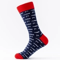 Calze da corsa blu navy e rosse con stampe di auto F1 bianche e motivi a bandiera - Stile Da Corsa In Contrasto Rosso e Blu Scuro (20006F1)