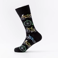 Calze uomo in cotone nero con motivo jacquard a biciclette colorate a metà polpaccio - Stile Bicicletta Colorata Su Fondo Nero (20006 Bicicletta)