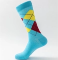 Calze color celeste con motivo a rombi giallo e bordeaux in misto cotone premium - Motivo a Diamante Blu Chiaro