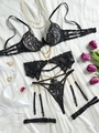 Sexy zwarte kanten lingerieset met gouden kettingen en vlammende borduursels - S / Zwart