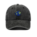 Gros plan de la broderie terre colorée sur une casquette de baseball en coton délavé - Réglable / Broderie de la Terre / Noir