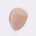 Spugnetta trucco beige con taglio obliquo per un'applicazione precisa del fondotinta - Forma a Oliva Smussata / Caffè Chiaro