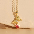 Collana con orsetto dorato e ciondolo a stella in zircone rosso su catena sottile - Oro 14K Zircone Rosso (XL2439)