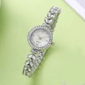 Orologio elegante da donna in argento con cinturino di cristallo e lunetta diamantata su verde - Argento