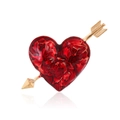 Detalle del broche de corazón flecha de Cupido con esmalte rojo y acabado dorado - Estilo de Flecha Roja a Través del Corazón (C218-A)