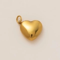 Vue détaillée d'un pendentif en forme de cœur plaqué or 18 carats avec fermoir rond - Pendentif Cœur Asymétrique Seul (Sans Chaîne)