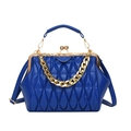 Borsa a conchiglia blu scuro a pieghe con cornice in oro vintage e catena spessa - Blu Klein