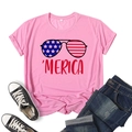 Rosa T-Shirt mit US-Flaggen Sonnenbrillen-Print und Merica-Schriftzug in Flat-Lay - S / Oberteile / Rosa