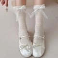 Chaussettes blanches en dentelle résille avec nœuds doux et motifs ajourés élégants - Taille unique / crème